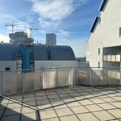 Der Sonne entgegen: Außergewöhnliche Dachgeschoß-Maisonette mit Dachterrasse, Klimaanlage, Pool/Wellness. - Bild 3