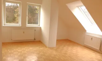 Wunderschöne 88 m² große 3-Zimmer-Dachgeschoßwohnung mit Balkon