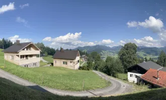 Traumhaftes Ferienchalet mit 133 m² in Egg, Vorarlberg - Terrassen, Garagen, Studio unter dem Dach und Kamin inklusive!