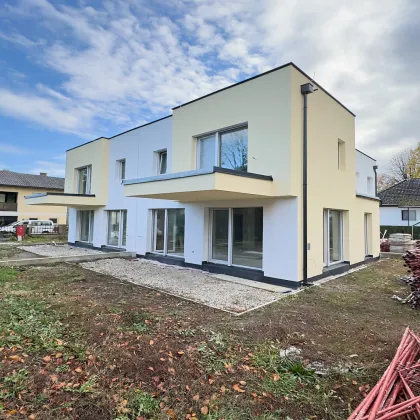 NEU! ++ ERSTBEZUG ++ SCHÜSSELFERTIG ++ 152,50 m² ++  5 ZIMMER + 2 BALKONE + TERRASSE + EIGENGARTEN + 2 PKW Stellplätze ++ - Bild 3