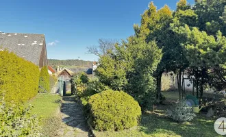 Wohnhaus mit großem bebaubarem Grund und traumhaften Blick!