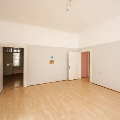 ++Herbststraße++ Sanierungsbedürftige 3-Zimmer Altbau-Wohnung, viel Potenzial! - Bild 3