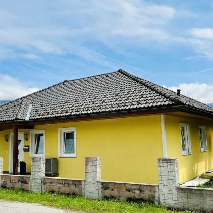 Schöner Bungalow in der Nähe des Traunsees mit Bergblick - Bild 2