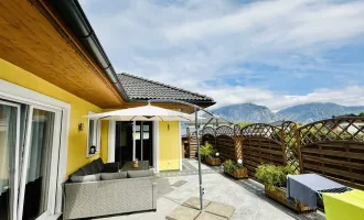 Schöner Bungalow in der Nähe des Traunsees mit Bergblick