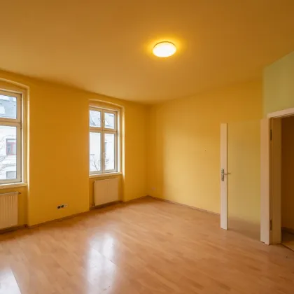 ++NEU++ Sanierungsbedürftige 4-Zimmer Altbau-Wohnungen mit BALKON!! - Bild 2