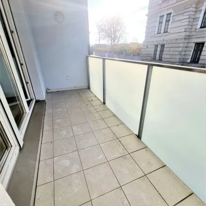 Nicht zögern - Reduzierter Preis! Perfekte 3-Zimmer Wohnung mit Loggia! Südwest-Ausrichtung mit viel Grün! Garagenplatz inbegriffen + Ideale Aufteilung + Fairer Preis + Tolle Infrastruktur! - Bild 3