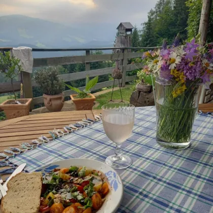 Genießen Sie romantische Zeiten in den Bergen im Vintage-Ferienhaus an der Bad Gamser Panoramastraße ab 390 € pro Wochenende! - Bild 2