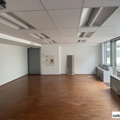 Modernes Erdgeschoß Büro im Innenhof - Bild 2