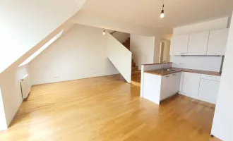 Helle 3,5-Zimmer DG-Maisonette-Wohnung mit Balkon und Galerie!