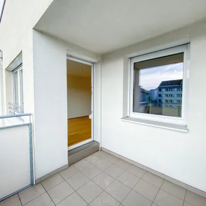 Schön ausgestattete 3-Zimmerwohnung mit Loggia/Balkon - Bild 2