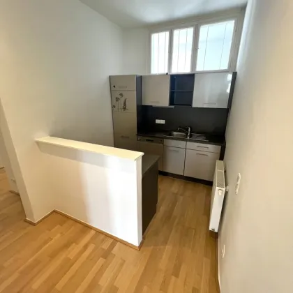 Charmante Altbauwohnung: 2 Zimmer, vollrenoviert mit Top Ausstattung: 279.000,- € - Bild 3