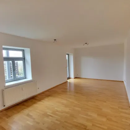 große 2-Zimmer-Wohnung mit 70m² - Balkon - inkl. Autoabstellplatz - Bild 3