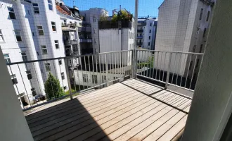 Barrierefrei mit großem Balkon im Gründerzeithaus - sanierungsbedürftig- direkt an der U1