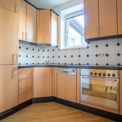 Tolle Wohnung mit eigenem Parkplatz und Loggia in guter Lage zu verkaufen! - Bild 3