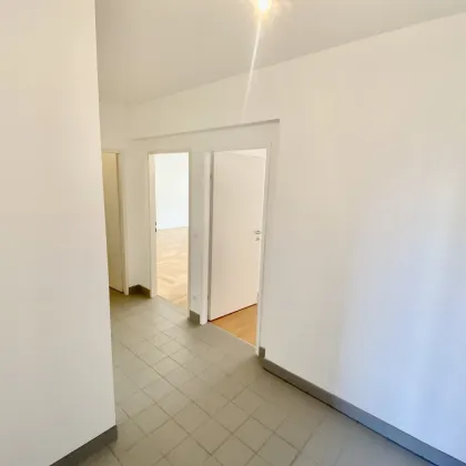 Moderne 2-Zimmer-Wohnung im Herzen des 10. Bezrikes - Bild 2