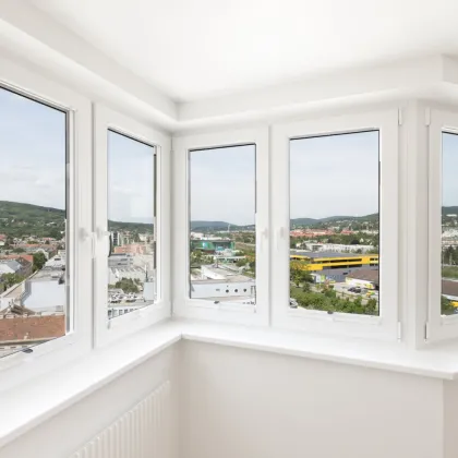 PROVISIONSFREI | Erstbezug nach Sanierung | 18 m² Terrasse | DG-Maisonette | Fernblick | TG-Stellplatz | Küche mit Siemens Geräten - Bild 3