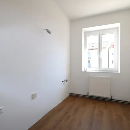 Schöne 3 -Zimmer-Wohnung mit 15 m² großen Südterrasse im Zentrum - ruhige Innenhoflage! - Bild 3