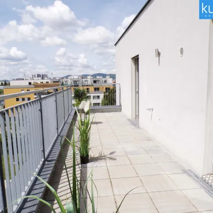 Traumhafte Dachgeschoßwohnung mit faszinierendem Panoramablick auf die Skyline. - Bild 2