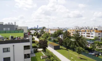 Traumhafte Dachgeschoßwohnung mit faszinierendem Panoramablick auf die Skyline.