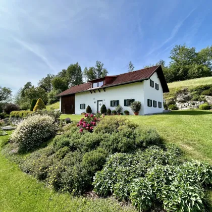 Exklusives Landhaus in idyllischer Lage mit modernem Komfort und traumhaftem Bergblick - Bild 2