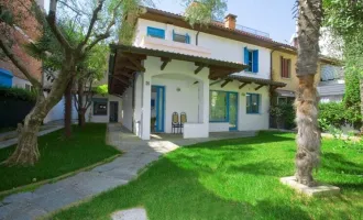 LUXURY VILLA MIT GARTEN IN LIGNANO