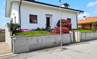 HAUS IN UDINE MIT SCHÖNEM GARTEN UND GARAGE