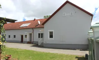 Deutsch Schützen: Wohnhaus mit Nebengebäude und Lagerhalle