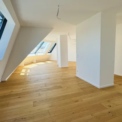 Stilvoll Wohnen in Top-Lage: Luxuriöse Dachgeschoss-Wohnung mit 2 Terrassen und Erstbezug in 1. DG - 173m², 4 Zimmer, 3 WCs, 2 Bäder - Bild 3