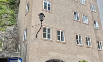 ALTSTADT SALZBURG / STEINGASSE: Renovierte 1,5-Zimmer-Altbau-Wohnung (Studio), ca. 54qm