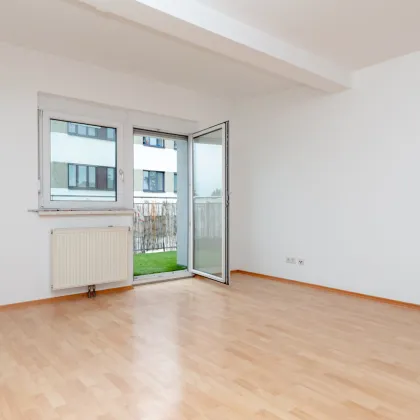 NEUWERTIGE 2-ZIMMER-WOHNUNG MIT BALKON UND PARKPLATZ - Bild 3