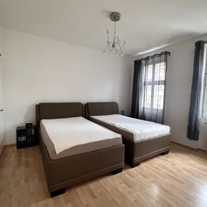 WUNDERSCHÖNE, HELLE und RUHIGE 3 Zimmer ALTBAUWOHNUNG mit tollem Ausblick - 1170 Wien - Bild 2