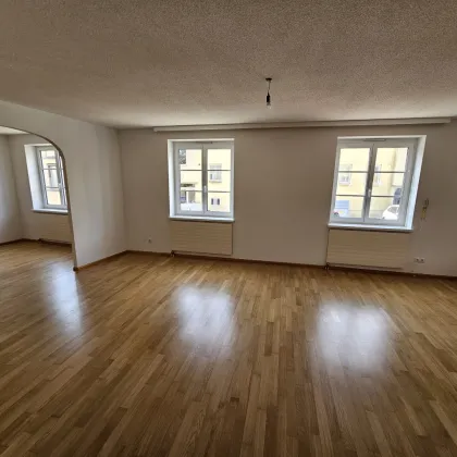 Nußdorf, einzugsbereite großzügige, gut geschnittene 5-Zimmer Wohnung mit 22 m² Terrasse, 2 Bäder, Garage - Bild 2