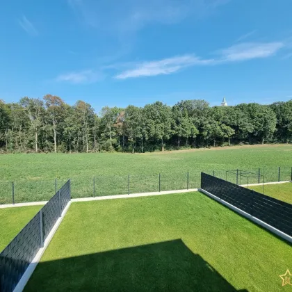 VERKAUFT! Leider zu spät. FABELHAFTES DOPPELHAUS MIT AUSSTATTUNGSPLUS UND UNVERBAUBAREN AUSBLICK. - Bild 2