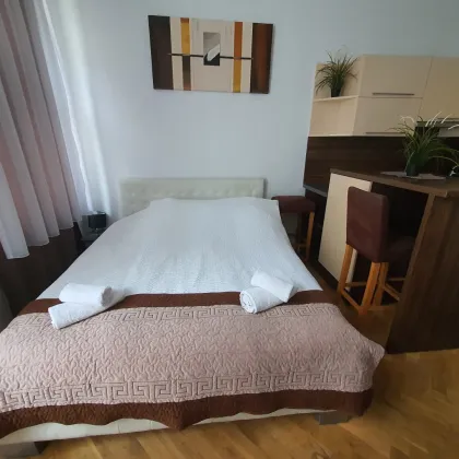 Wunderschöne Kleinwohnung im sanierten Stilaltbau nähe U3 - Bild 2