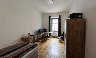 4-Zimmer Wohnung mit separater Küche! Ab Oktober verfügbar!