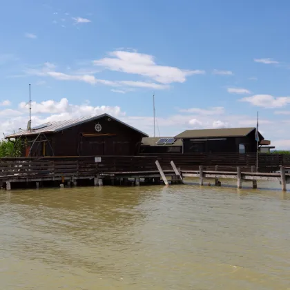 Wirtschaftlich abbruchreife Seehütte in traumhafter Lage am offenen See - Bild 3