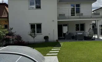 Exklusives Wohnvergnügen - Modernes Einfamilienhaus mit gepflegtem Garten und luxuriöser Ausstattung