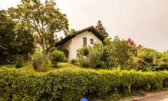 Verträumtes Zweiparteienhaus mit traumhaften Garten in zentraler Lage