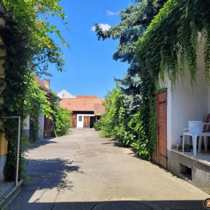 Gepflegtes Bauernhaus für Selbstversorger mit großem Innenhof und Gästehaus - Bild 2