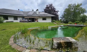 Exklusive Wohngegend - Schwimmen im Grünen (Video)