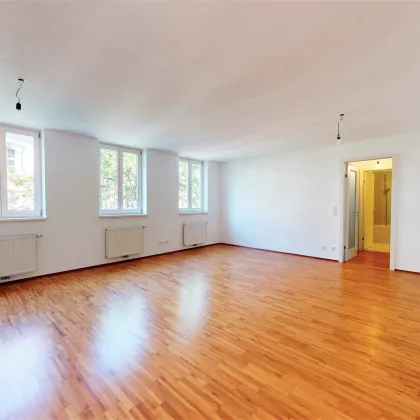 Servitenviertel, moderne, großzügige 2-Zimmerwohnung mit Blick ins Grün, 2,5m² Balkon! - Bild 2