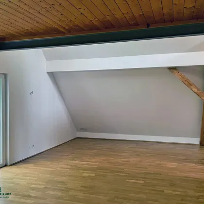 Dachgeschoß-Wohnung mit Galerie und Balkon - Bild 3