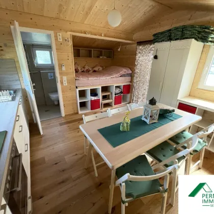 renoviertes Sommerhäuschen (Tiny House) auf schönem Baugrund mit Seebenützung zu verkaufen - Bild 3