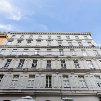 TOP-INVESTMENT IN DER OPERNGASSE/ELISABETHSTRASSE | Unbefristet vermietete Altbauwohnung | Geb. Jahr Mieter 1939 | Letztes Regelgeschoss (5. Stock) - Bild 2