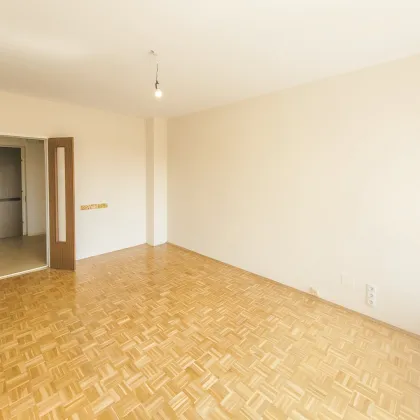 PROVISIONSFREI VOM EIGENTÜMER! FERNSICHT 2-ZIMMER WOHNUNG MIT TERRASSE NÄHE STEINHOFGRÜNDE! - Bild 2