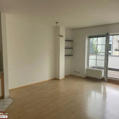 2 Zi. Wohnung mit großer Terrasse  - Wohnen in zentraler Lage !! - Bild 3