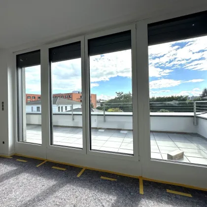 Blumengasse - 3 Zimmer Wohnung mit Terrasse | 2.OG = DG | Neubau - Erstbezug | Klimaanlage | Einbauküche | zzgl. Tiefgaragenstellplatz | Top C15 - Bild 2