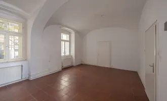 ++BFG4++ Sanierungsbedürftige 4-Zimmer Wohnung, perfekte Lage, toller Altbau!