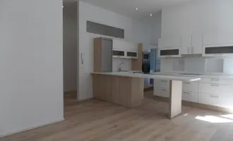 Hochwertiger Altbau - Top sanierte 3 Zimmer Wohnung mit Balkon in Bestlage 7. Bezirk