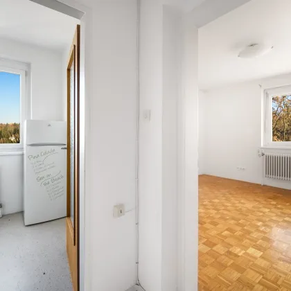 NÄHE MED UNI & BARRIEREFREI: Wohnung mit Loggia, Parkberechtigung und grandiosem Ausblick in begehrter Lage - Bild 3